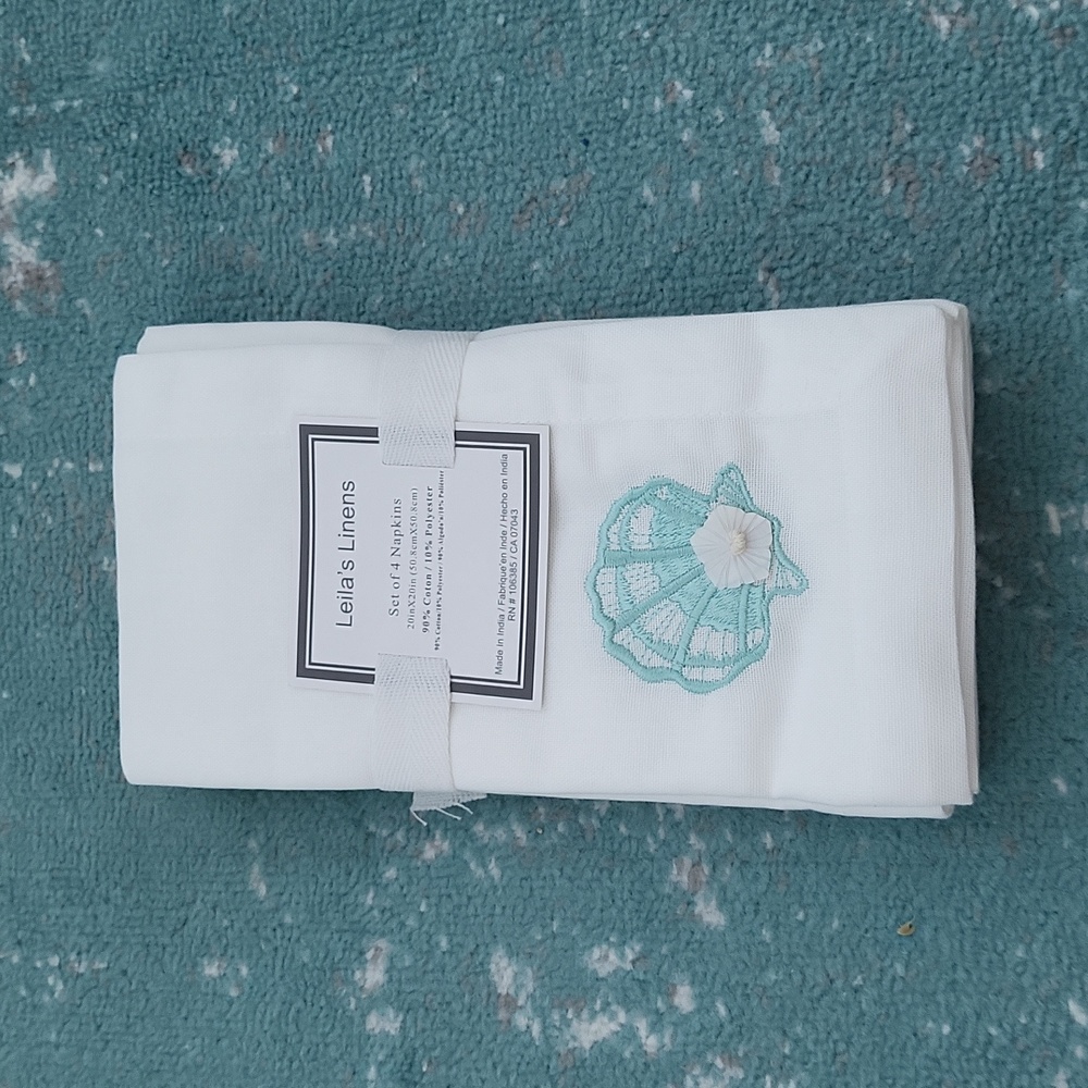 Leila's Linens Set of 4 cloth napkins NIP